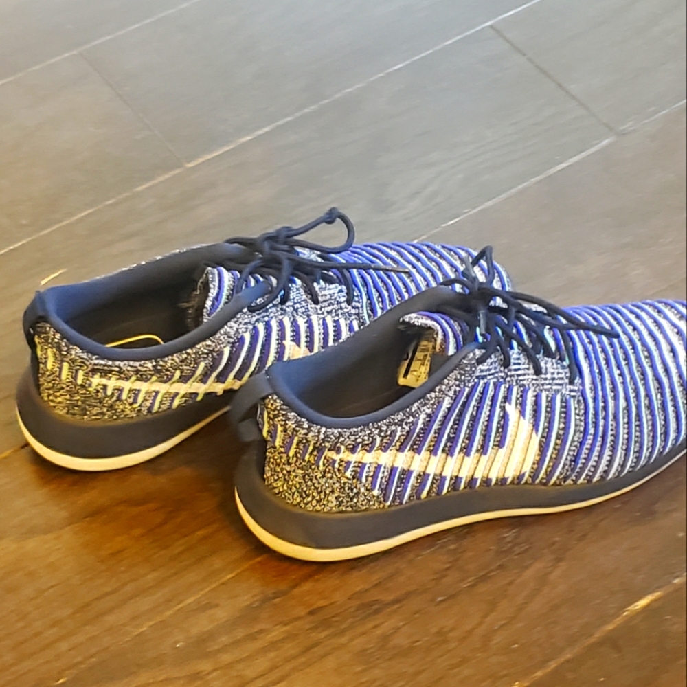 Nike roshe sneakers